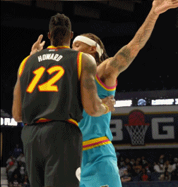 我有的是手段💥比斯利赛中利用大吼 怒视 跳舞不断干扰霍华德!