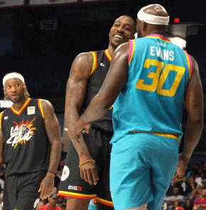 我有的是手段💥比斯利赛中利用大吼 怒视 跳舞不断干扰霍华德!